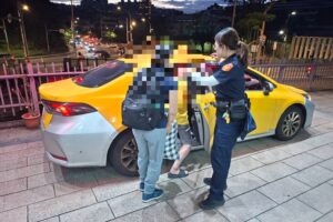 老翁外出迷途徘徊超商 暖警細心協助平安返家 54 MEITU 20260527 121840607 300x200 1
