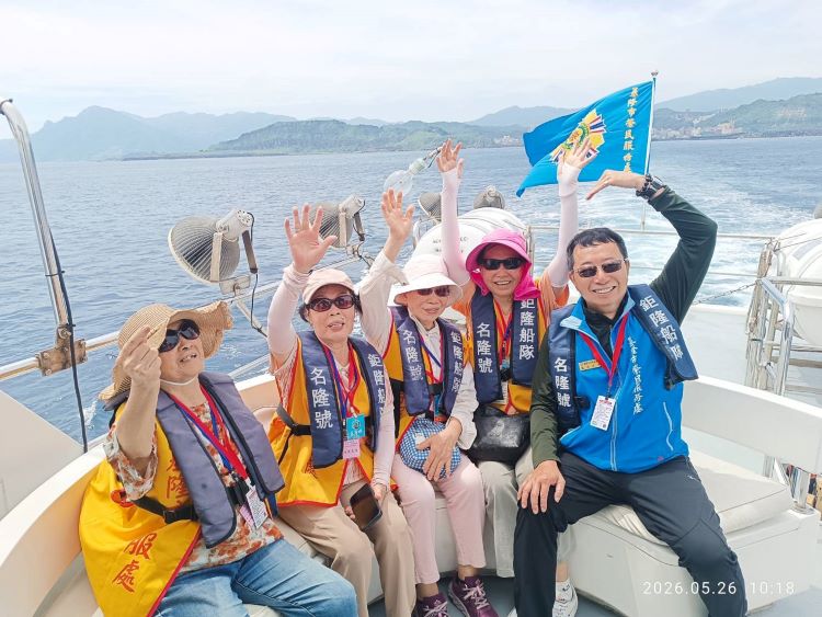 榮欣志工聯繫會報登基隆嶼 基隆榮服處知性之旅凝聚向心力 49 《圖說》方正處長(右1)與榮欣志工大姐們歡喜合影。〈基隆榮服處提供〉