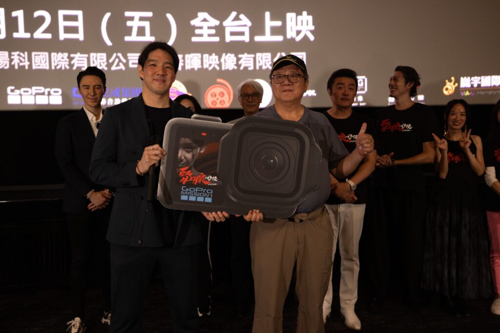劉黛瑩曝「螢幕初吻」獻郭鑫 李㼈激烈虐戲舔臉羞辱男主角 53 %E5%BE%97%E7%8D%8E%E8%80%85%E8%88%87GoPro%E5%A4%A7%E4%B8%AD%E8%8F%AF%E5%8D%80%E7%B8%BD%E7%9B%A3%E5%91%A8%E9%8E%AE%E5%AE%87%E5%85%88%E7%94%9F%E5%90%88%E5%BD%B1%E7%95%99%E5%BF%B5 1024x683 1