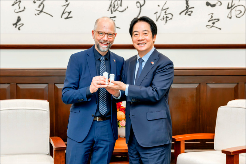 德國國會友台小組主席徐德分率跨黨派訪團拜會總統賴清德,雙方同聲拒絕中國干預民主社會交流,並期盼持續深化台德各領域夥伴關係。