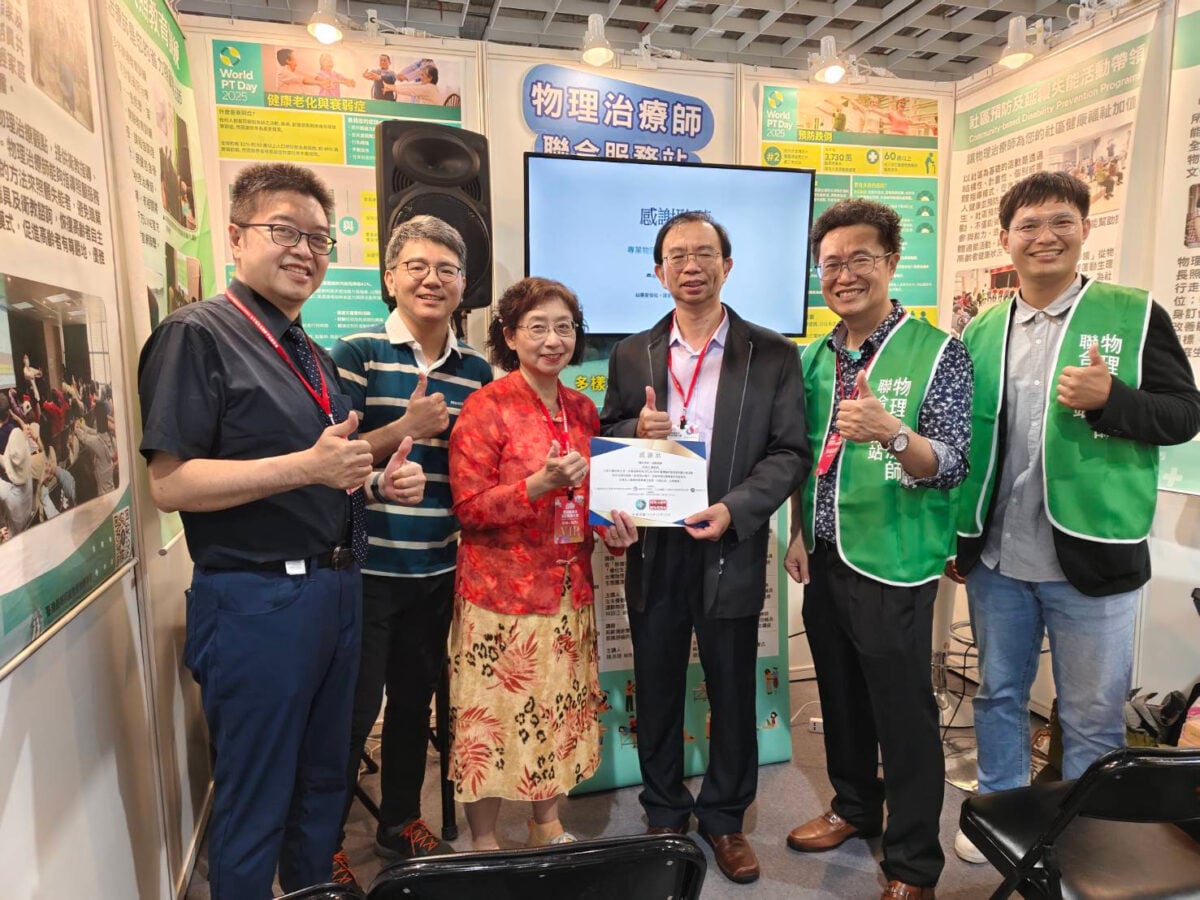 ▲(左至右)台灣物理治療學會劉維弘秘書長、純居家物理治療所鍾詩偉所長、臺灣長期照顧物理治療學會理事長林佩欣教授、生生優動診所暨運動物理治療所林訓正總院長、拓齡有限公司總經理陳英聰王、勝偉里長合影。