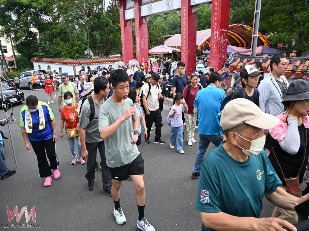 牽阿母的手禮佛健行 社頭清水岩寺千人浴佛溫馨登場 - https://www.watchmedia01.com