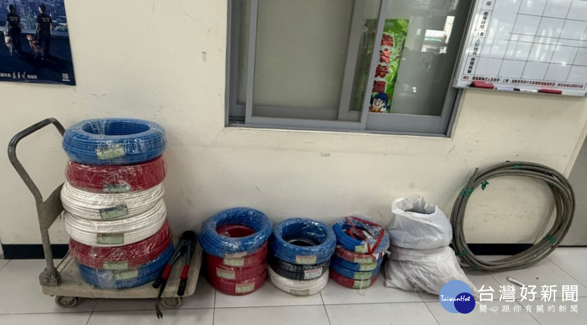 中壢戰警追查起獲大批電纜線及毒品。