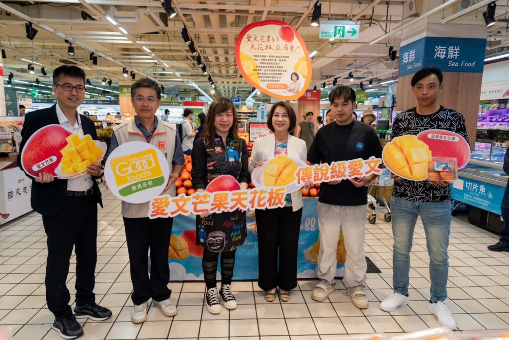 屏東愛文芒果上市 周春米攜手家樂福推廣夏季水果 46 S 362315916 1024x683 1