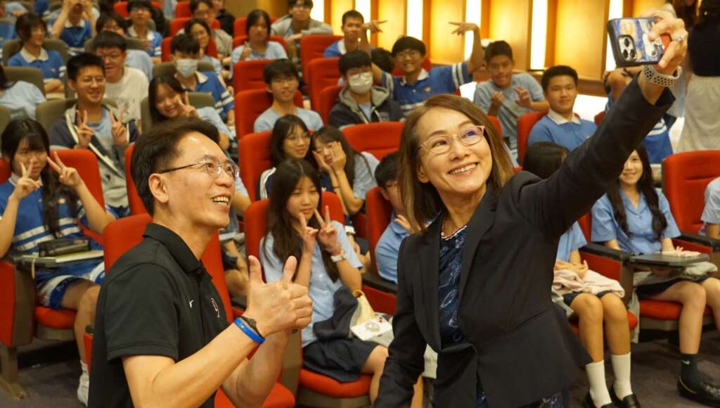 ▲明道中學昨日特別邀請現任外交部外交及國際事務學院副院長、前駐帛琉共和國特命全權大使黎倩儀蒞校,以「青年與外交」為題進行專題演講,吸引校內師生熱烈參與。(圖/明道中學提供)