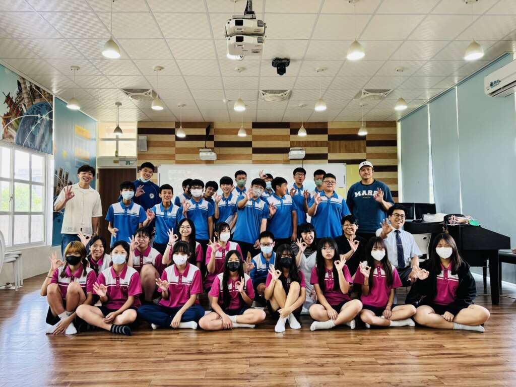 ▲「藝術進校計畫」，邀請國家歌劇院專業的劇場導演，為國中部學生帶來一場特別的課程體驗。（圖／龍津高中提供）