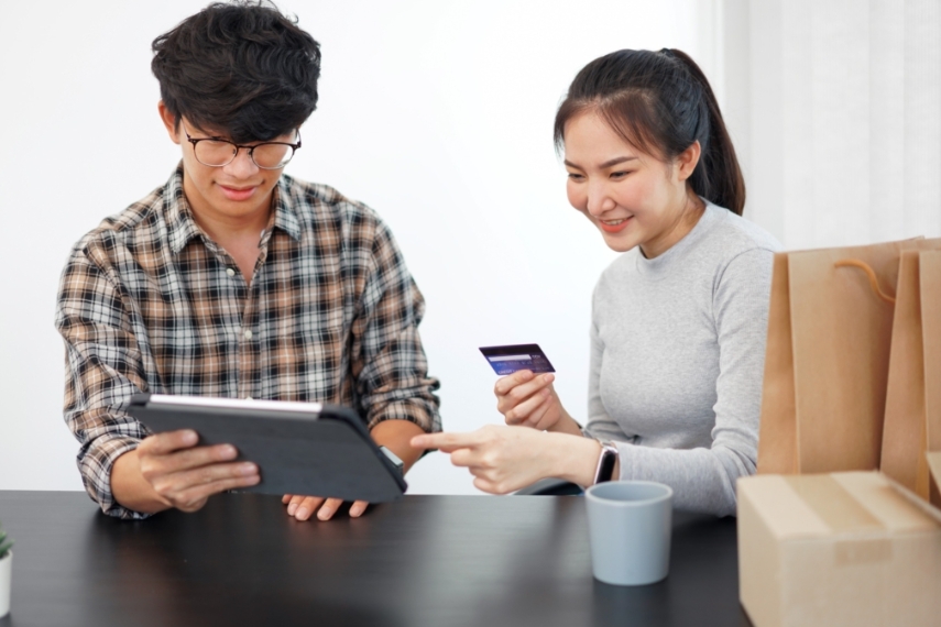 如果妳的理財規劃或是生活計劃,用的是「我」而不是「我們」,這對伴侶來說就是最明確的預警訊號。圖/123RF圖庫