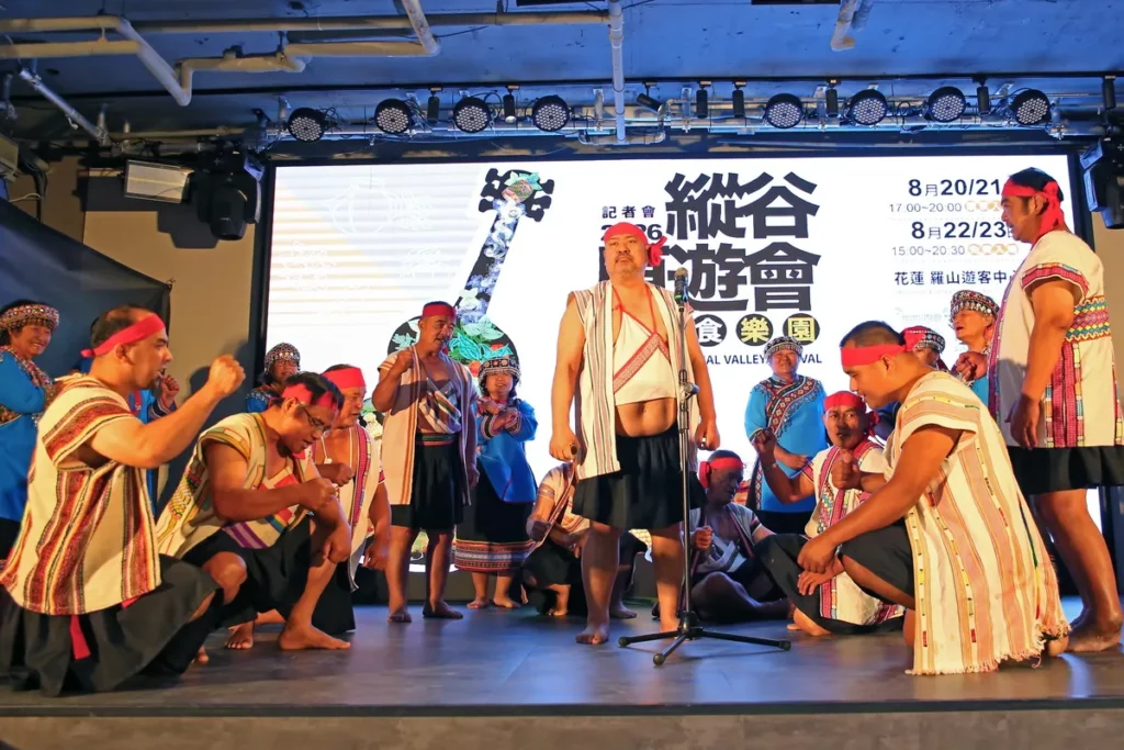 開場表演「崁頂布農古調合音團」報戰功