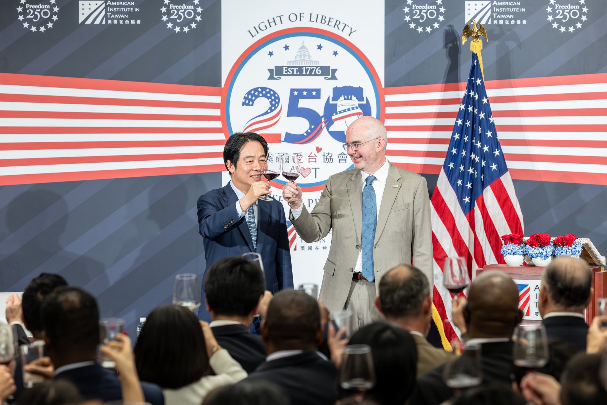 美國在台協會(AIT)27日舉辦「慶祝美國250週年獨立紀念日酒會」,總統賴清德出席。(圖:賴清德臉書)