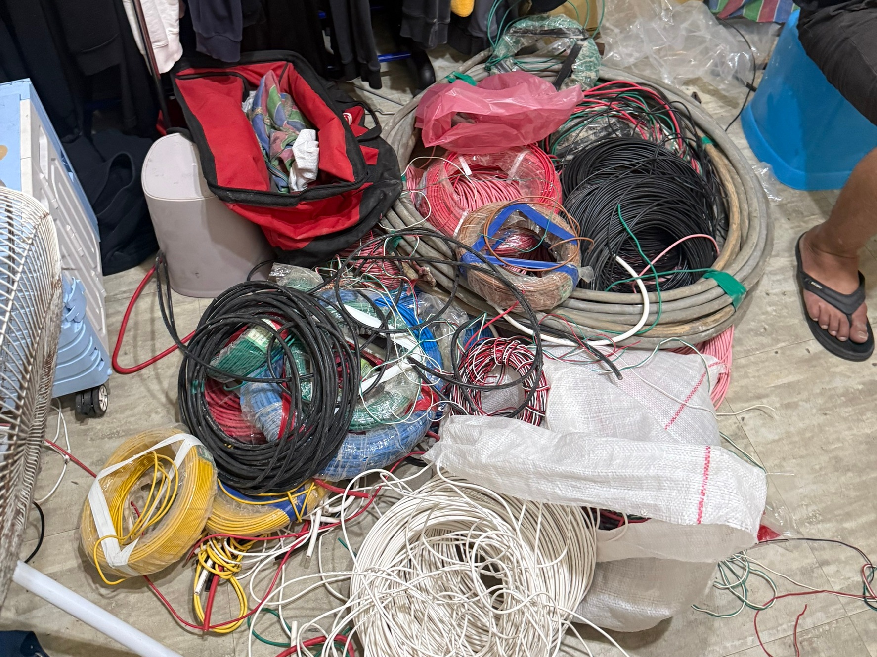 中壢工地電纜線遭竊 警搜索犯嫌住處發現喪屍煙彈 het3 3
