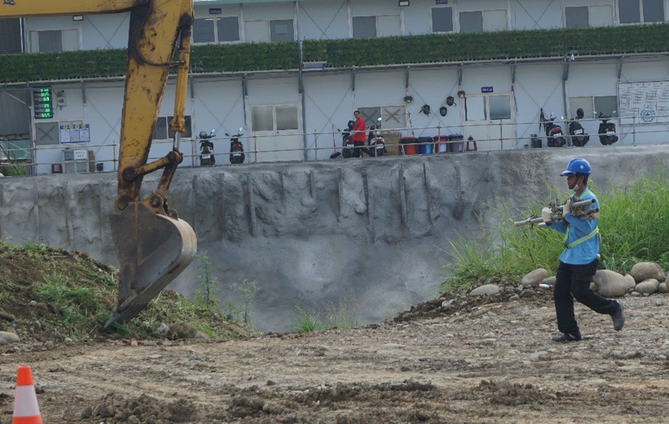 嚴防盛夏熱危害 中市勞工局6/1啟動戶外高氣溫專案檢查 46 %E5%A4%8F%E5%AD%A3%E7%87%9F%E9%80%A0%E5%B7%A5%E5%9C%B0%E6%88%B6%E5%A4%96%E9%AB%98%E6%B0%A3%E6%BA%AB%E4%BD%9C%E6%A5%AD%E6%83%85%E5%BD%A2