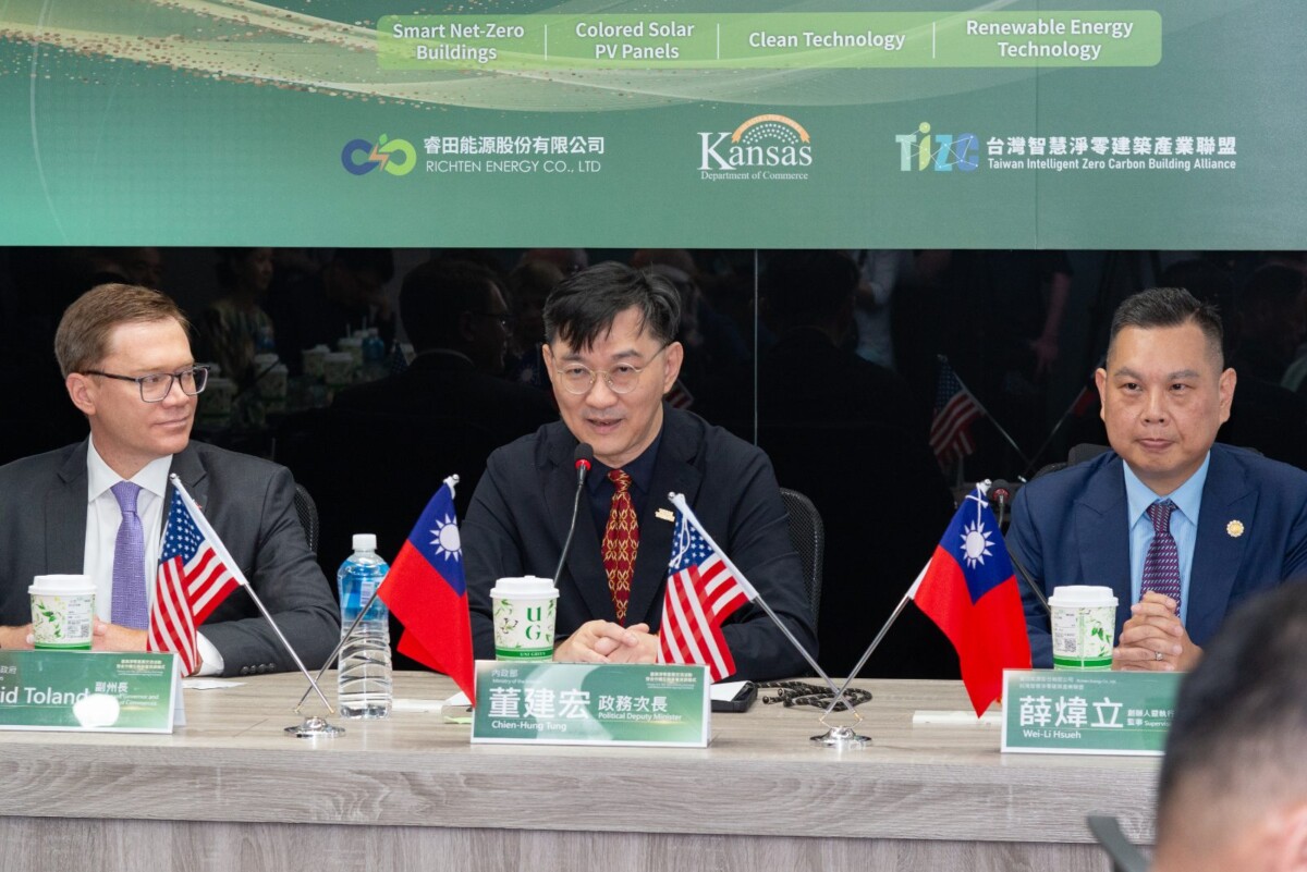 ▲臺美產官研代表於 MOU 簽署見證儀式合影,象徵臺灣淨零建築技術從在地實證邁向國際合作。(記者 李堂安 翻攝)