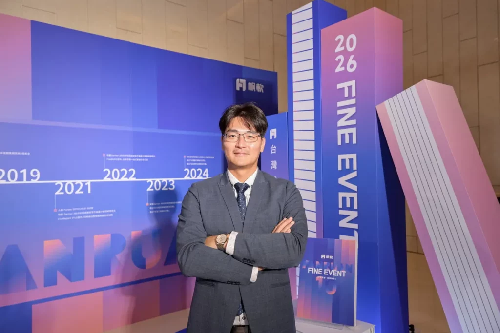 台灣帆軟總經理王人賢分享全新AI戰略與Data Agent Dora