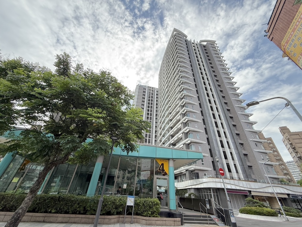 滿足首購到豪宅客層　南港區忠孝詠吉、東方麗池、香榭帝寶買方關注 203
