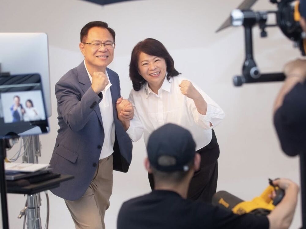 偕黃敏惠合拍競選照 張啓楷:破解謠言的最好宣傳 184 偕黃敏惠合拍競選照 張啓楷:破解謠言的最好宣傳 183