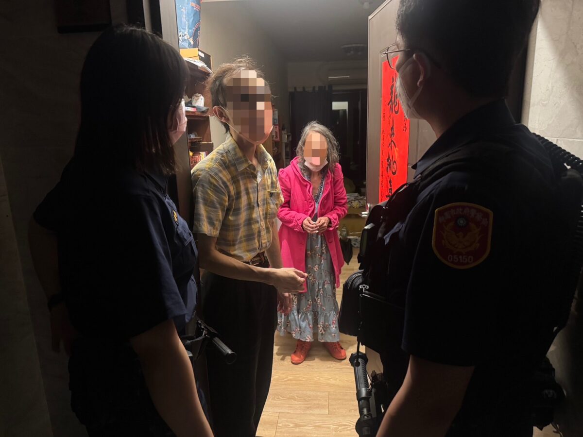 8旬婦突坐後座要求載回家 楊梅警民暖心接力送返家 S 84287495 0