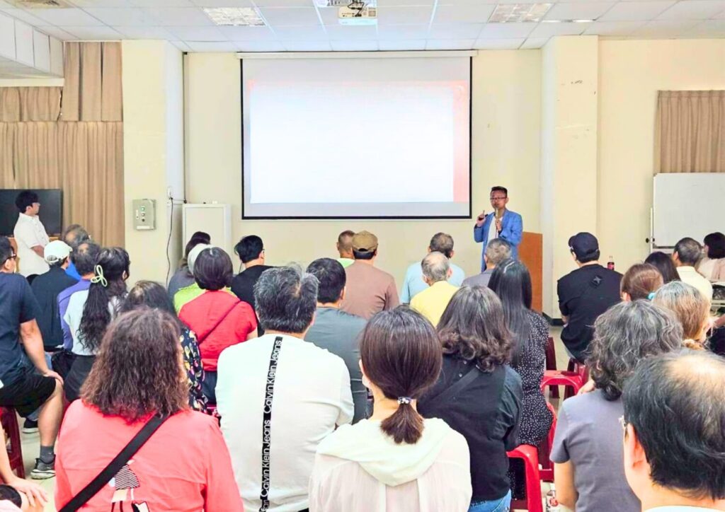 富品長壽案地主說明會現場，透過條件說明與流程溝通，協助住戶凝聚共識。(圖／富品集團|富品建設提供)