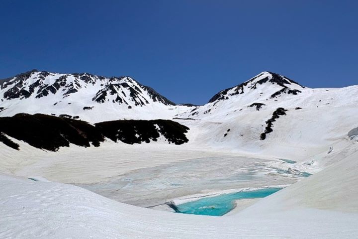 「立山黑部阿爾卑斯山脈路線」初夏來臨!官網提供「御庫裏池融雪情報」