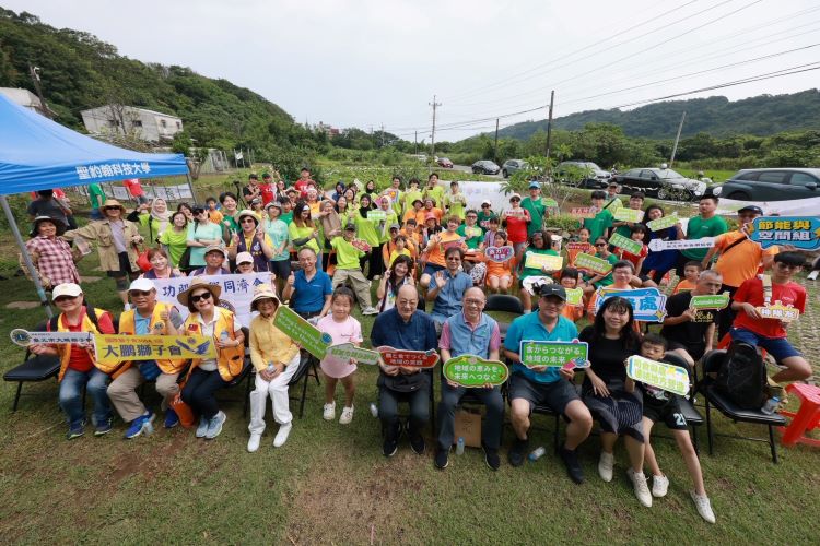 排球賽搬進水梯田 石門食農嘉年華吸引民眾親近土地 57 《圖說》新北市農情食課教育推廣學會主辦的「2026水梯田排球嘉年華」,結合泥巴排球、食農闖關及地方特色體驗,將農村景觀轉化為充滿趣味的戶外學習場域。〈農業局提供〉