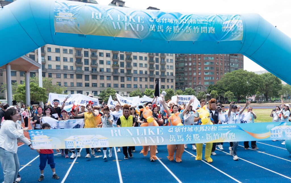 高虹安開箱重啟竹市田徑場 同步宣布「2026新竹城市馬拉松」開放報名 29 115053022
