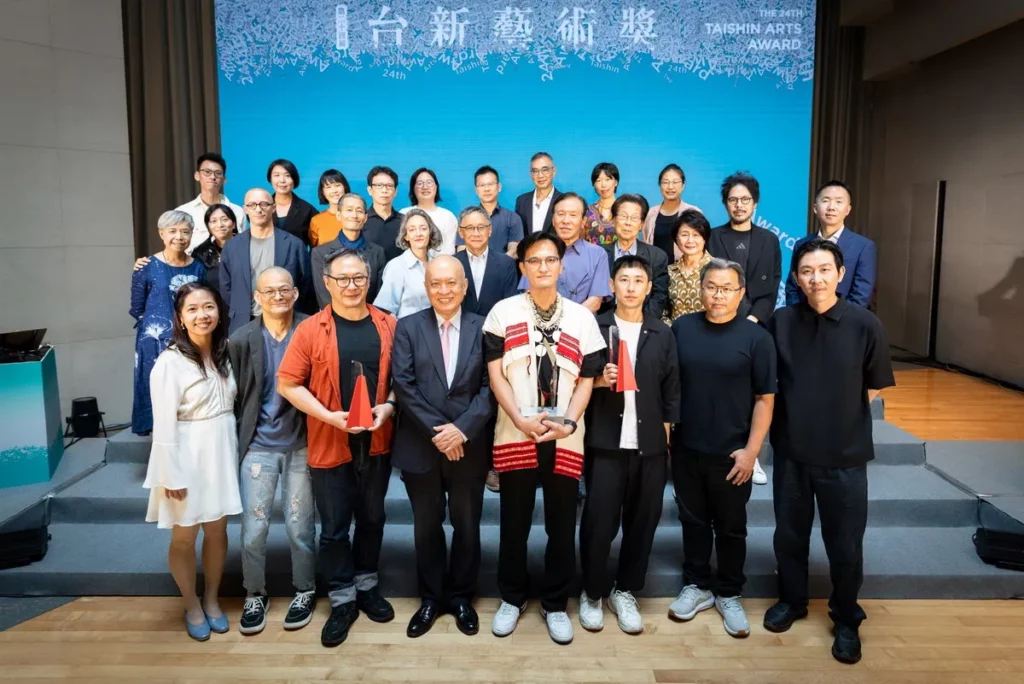 第24屆台新藝術獎 三大獎得主、決選團及提名觀察人合照