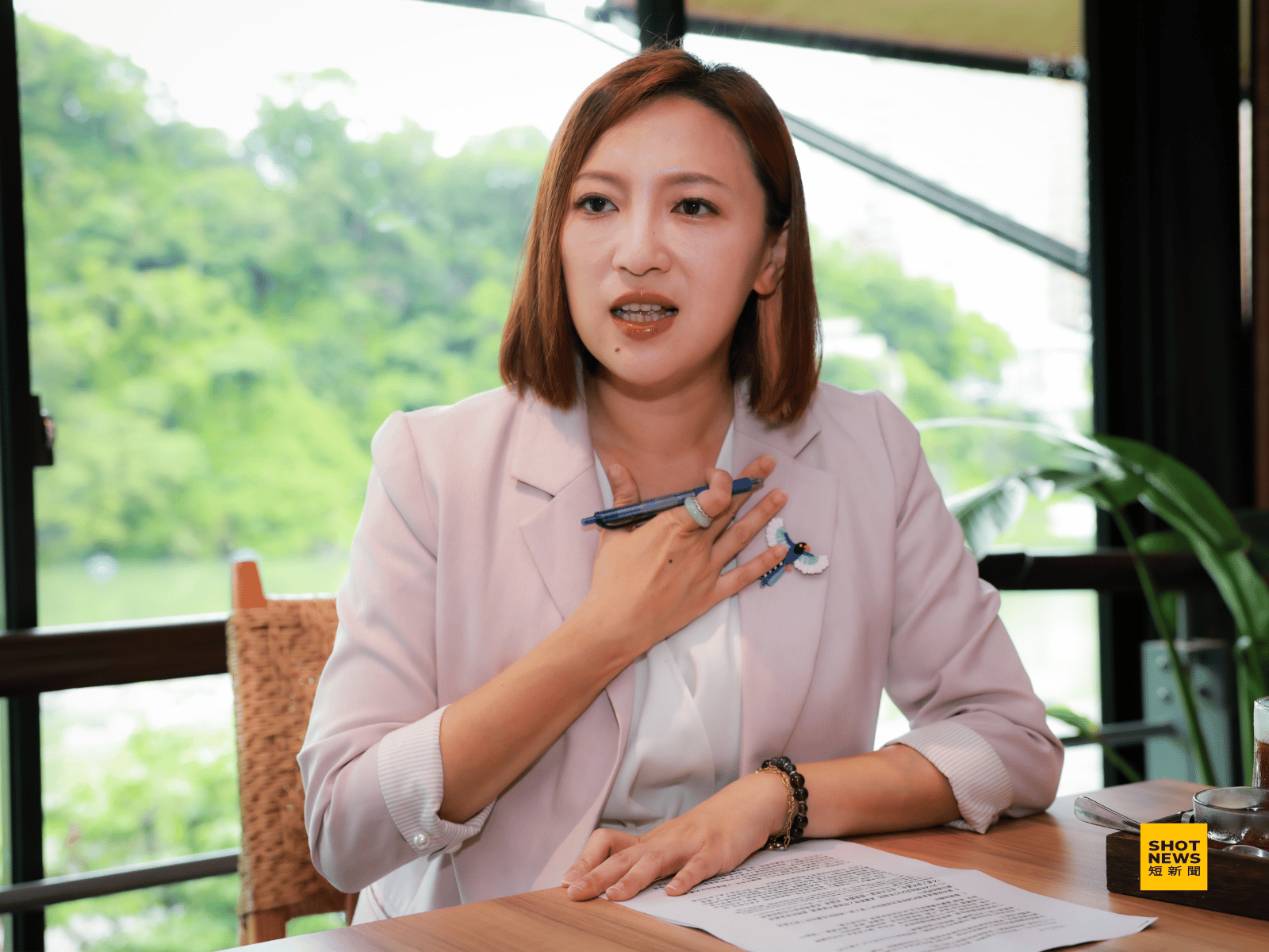 受香港反送中與台灣罷韓媽媽的啟發,已是兩個孩子母親的陳乃瑜,決心站上第一線守護台灣的民主自由。