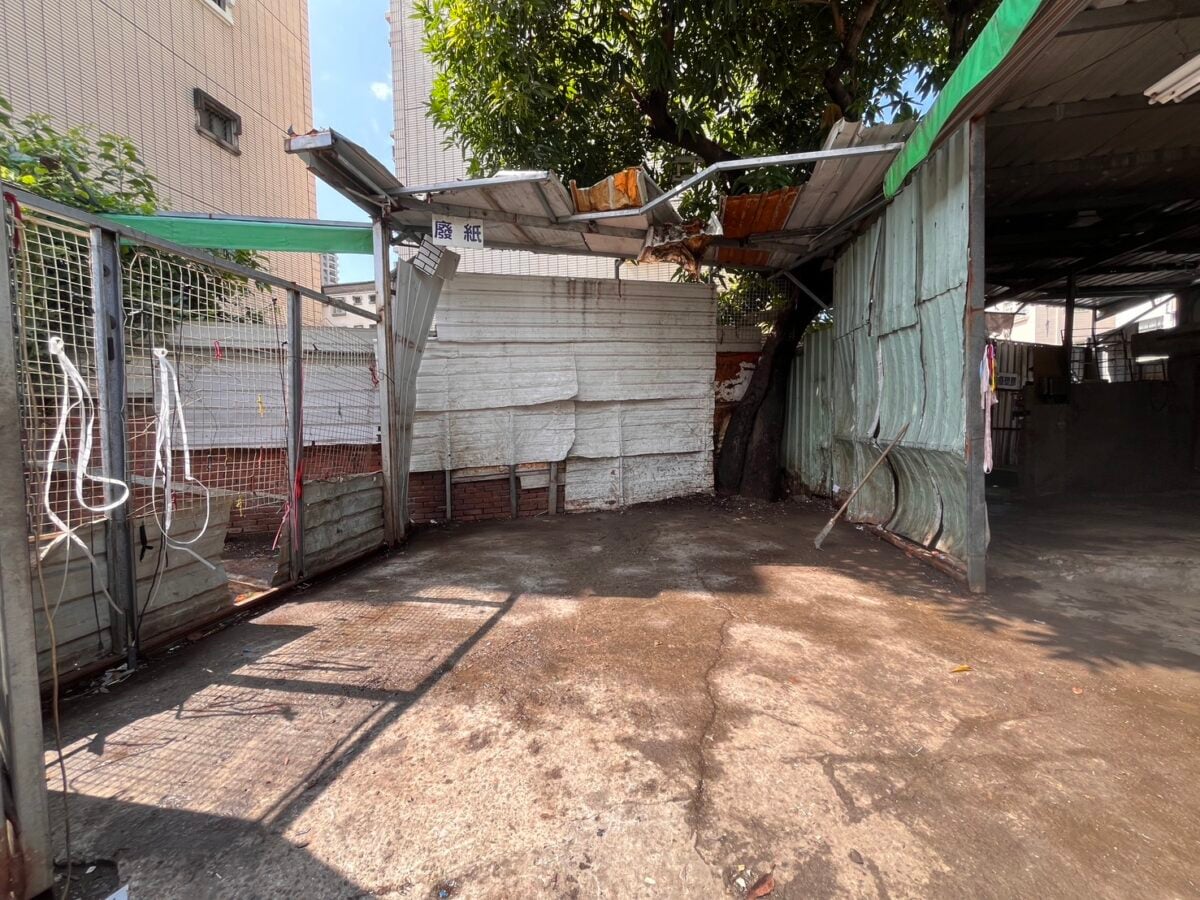▲洪仁資收場場內已清空髒亂回收物及雜物,衛生局並已派員進行消毒噴藥。
