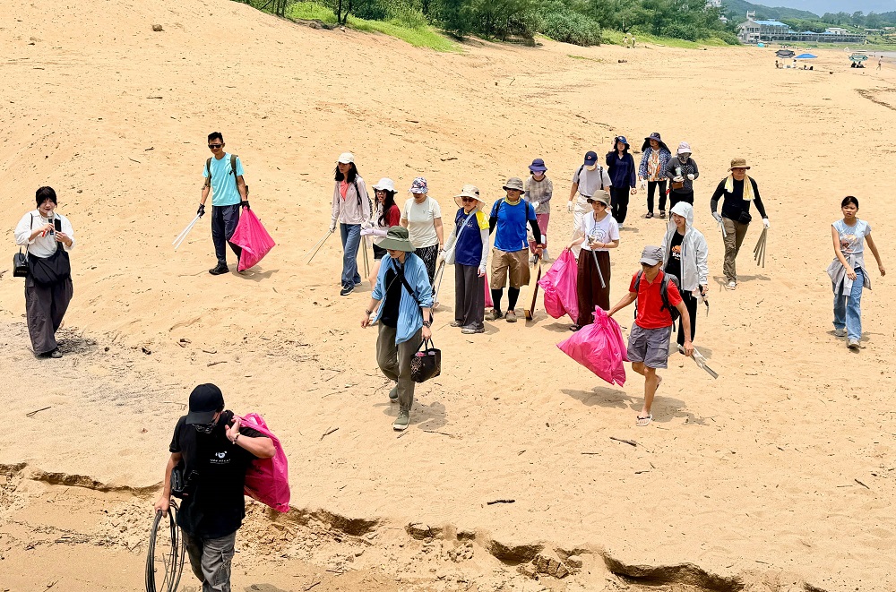 靈鷲山攜手福城用行動愛地球護海洋