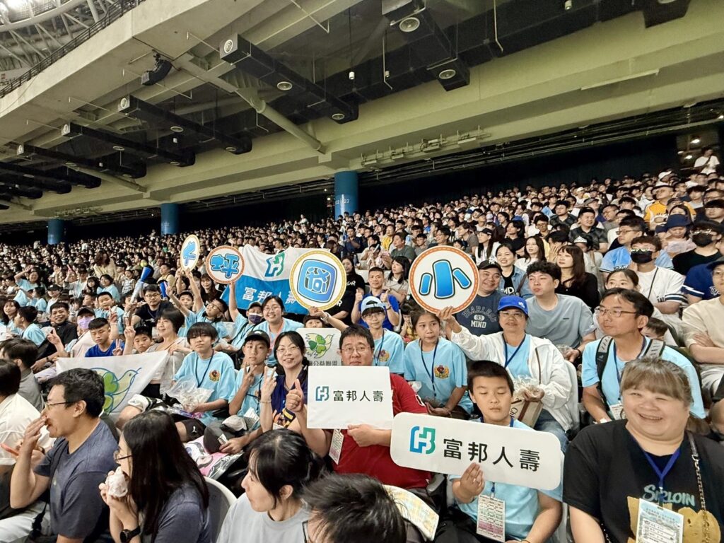 台灣公益聯盟攜手富邦人壽推動偏鄉美學教育! 近百名學童走進富邦美術館開拓視野 52 S 98689039 1024x768 1