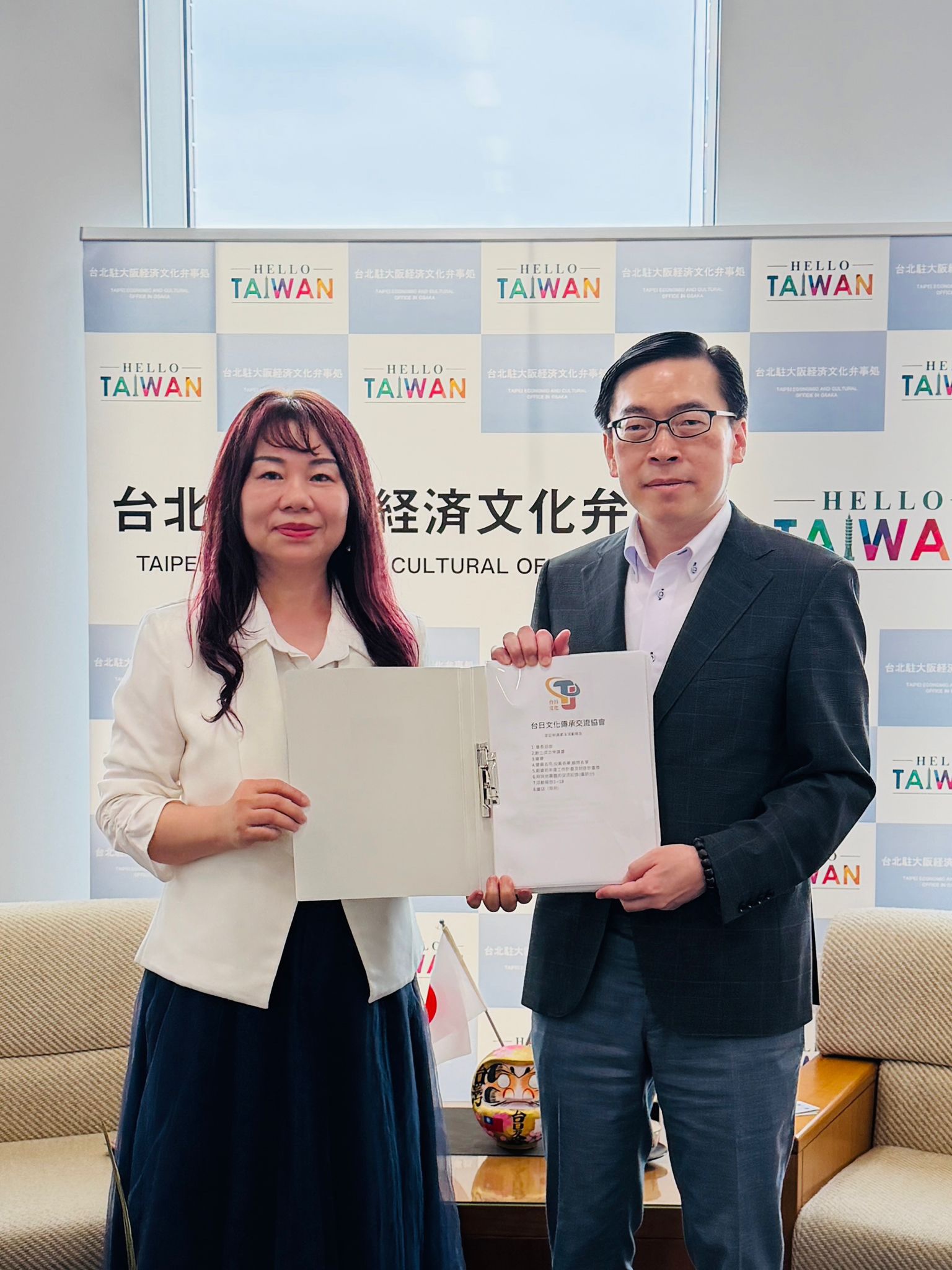 台日文化傳承交流協會拜會駐大阪代表處 推動臺灣文化暨華語教育 49 line oa chat 260531 221154