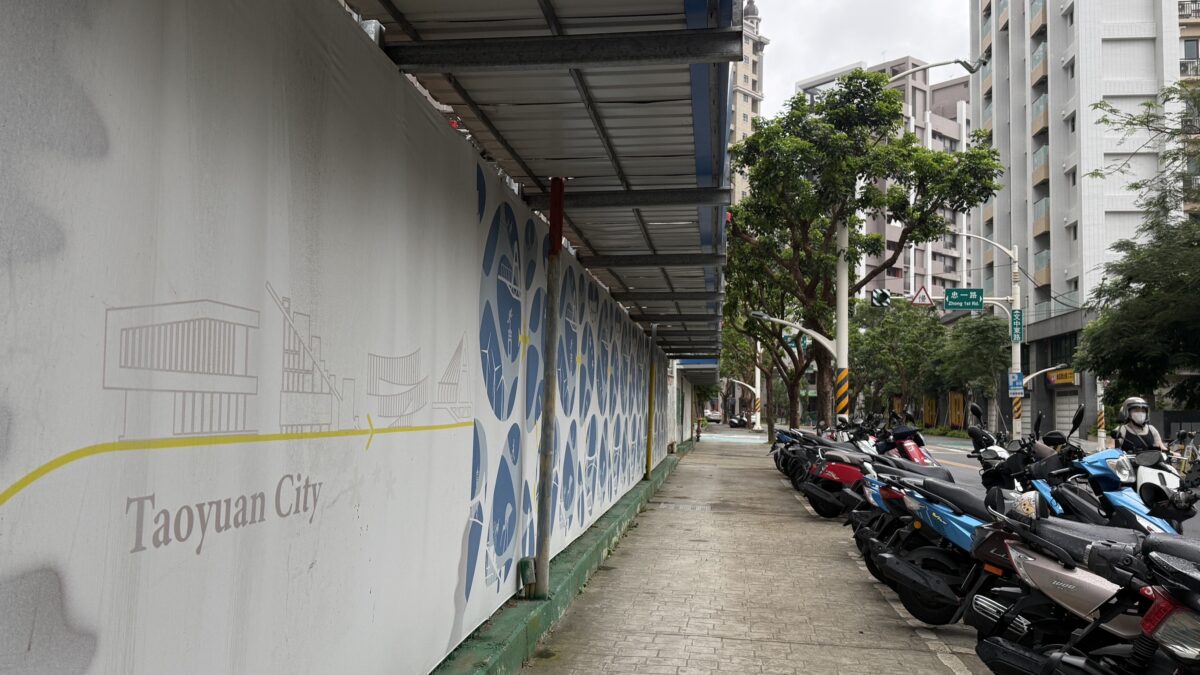 桃園智慧工地新制6月上路 設置安全走廊保障行人權益 S 694304813
