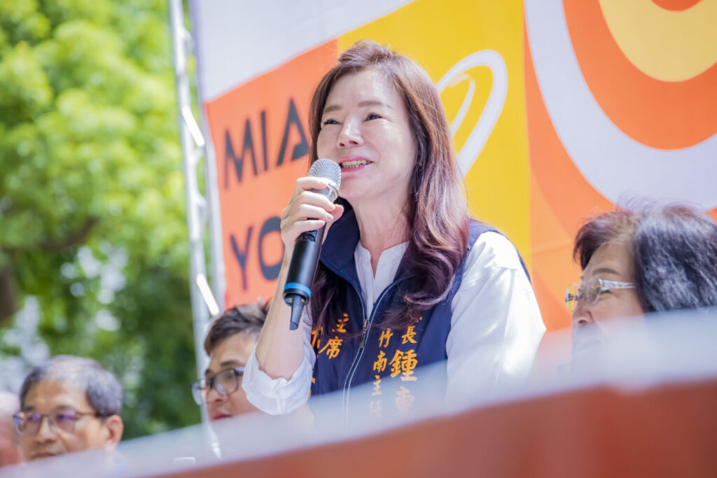 竹南鎮代會主席何秀綿表示支持編列經費支持竹南的中小學體育教練,甚至培養專業的球隊。(圖/記者鄭元毓翻攝)