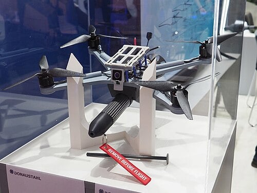 ▲柏林航展上展出的自殺無人機