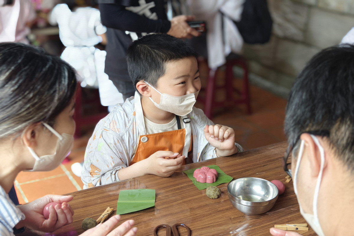 親子共同製作客家粄食，感受客家粄食文化魅力。<br /><br /> 