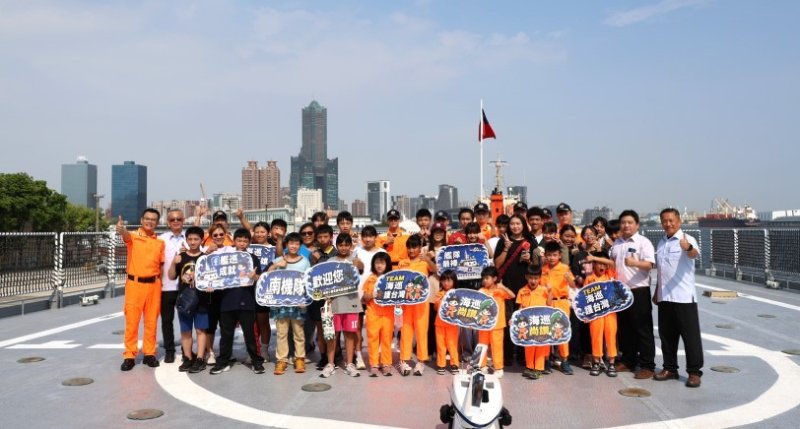 雲林艦張開溫暖臂膀 用陪伴打開孩子的海洋想像