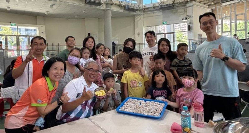 高市河堤國小珍珠丸子包進親情  凍檸茶盛滿幸福　親子共作共享溫馨時光