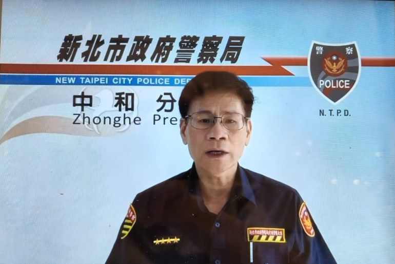 中和公車失控擦撞7部停放機車 幸無人員傷亡 41 《圖說》中和分局交通分隊副分隊長朱堅說明案由。〈中和分局提供〉