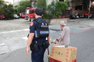 暖警守護失智長者 關懷協助平安返家 20 MEITU 20260601 154616678 300x200 1