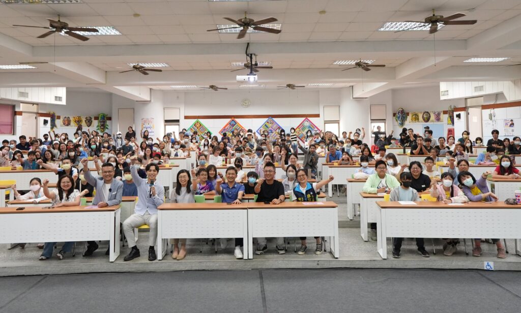 數位時代青少年迎接全新挑戰!竹縣「進化吧!準大人」親職講座熱烈開跑 26 11506011