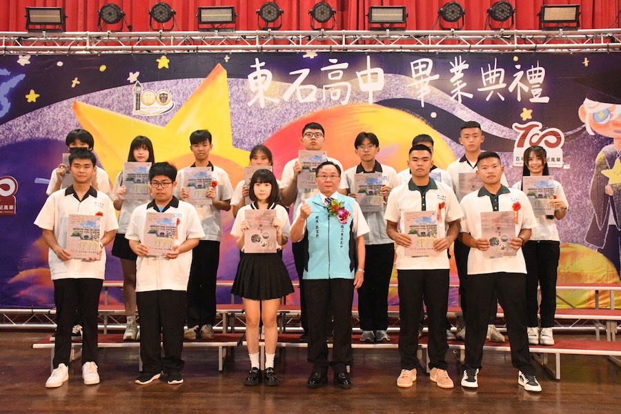 創校百年的國立東石高中舉行第58屆畢業典禮。（圖/東石高中提供）
