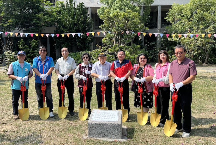 創校百年的國立東石高中舉行第58屆畢業典禮。（圖/東石高中提供）
