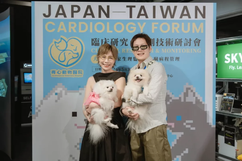 台日心臟專科臨床研究與監測技術研討會_專心動物醫院廖英帆CEO(左)及林衍德總監(右)
