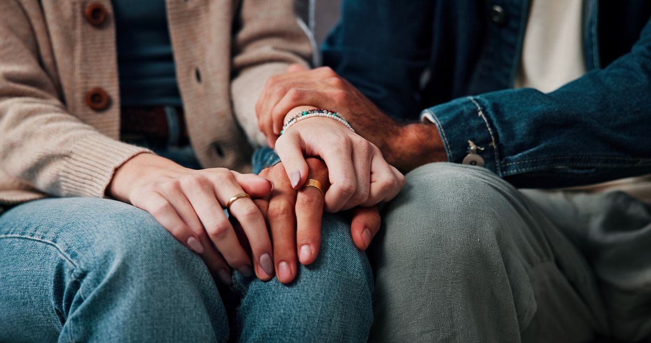 訊息不回就焦慮？　心理師犀利揭密：你可能不是愛他而是在找「新爸媽」