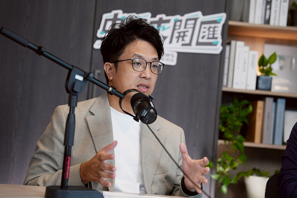 中午來開匯/謝寒冰來站台? 沈伯洋讚「說到做到厲害」:一起來討論政策 222 中午來開匯/謝寒冰來站台? 沈伯洋讚「說到做到厲害」:一起來討論政策 221