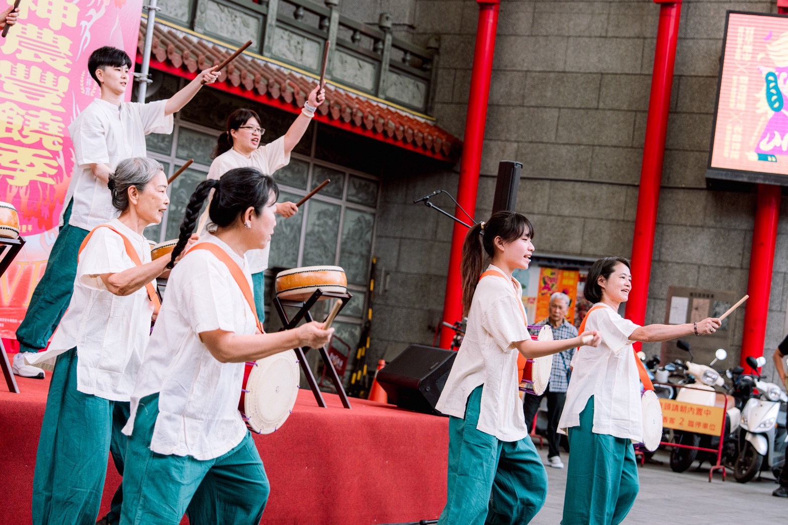 蘇俊賓讚桃園龍元宮神農頭旗　融入台灣藍鵲、赤腹游蛇保育意涵 221