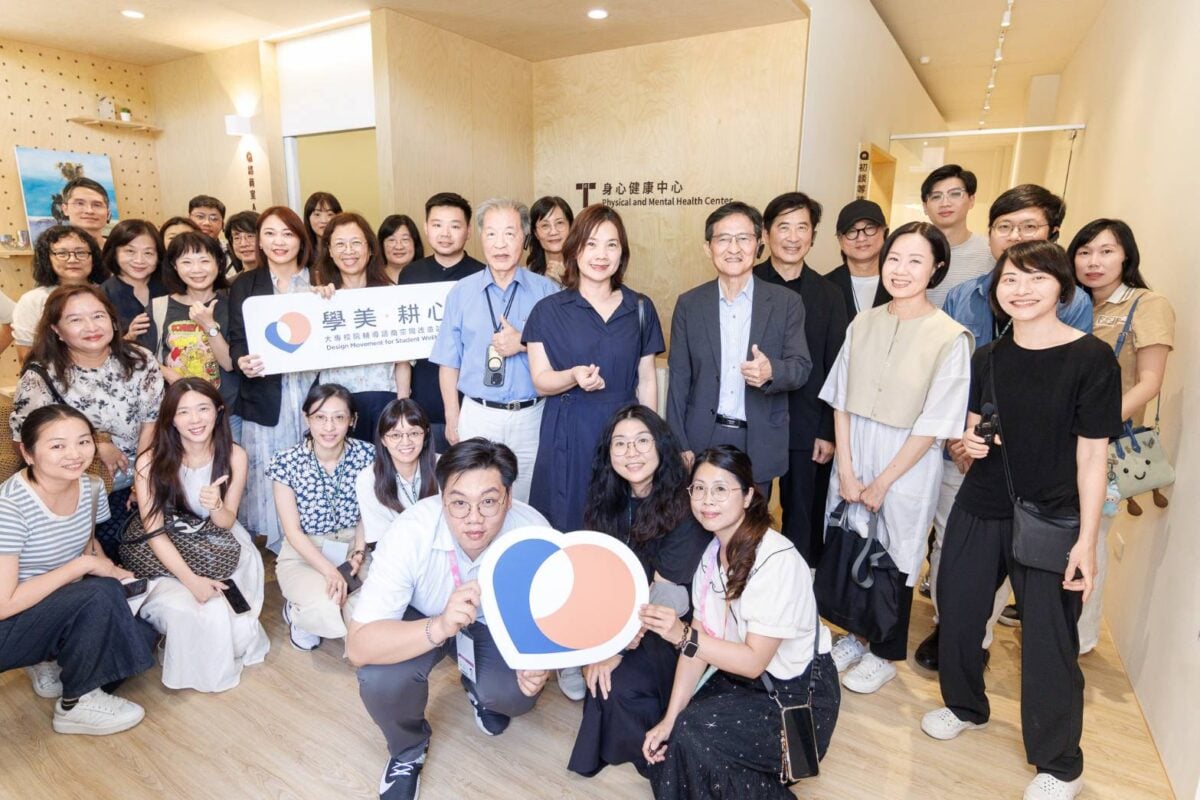 ▲教育部學特司蔡宜靜司長、樹德科技大學朱元祥董事長、樹德科技大學王昭雄校長及台灣設計研究院張基義院長於甫落成的身心健康中心進行合影。