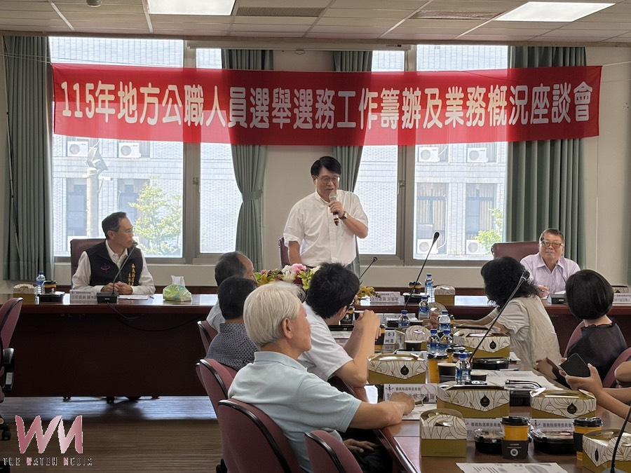 中選會主任委員游盈隆率同一級主管到嘉義縣選委會察縣表示,要克服困難,讓這個(五合一)選舉能圓滿成功。(圖/記者陳惲朋攝)