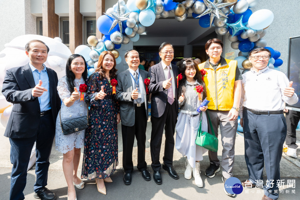桃園市長張善政出席「振聲高中2026畢業典禮」，祝福畢業生邁向人生新階段。