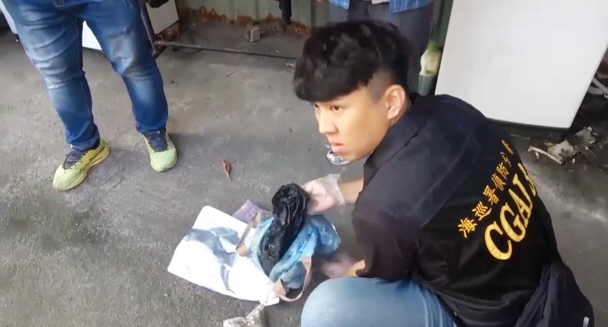 毒販也愛「追星」!車用影音主機藏毒 海巡警破獲星座毒咖啡包工廠