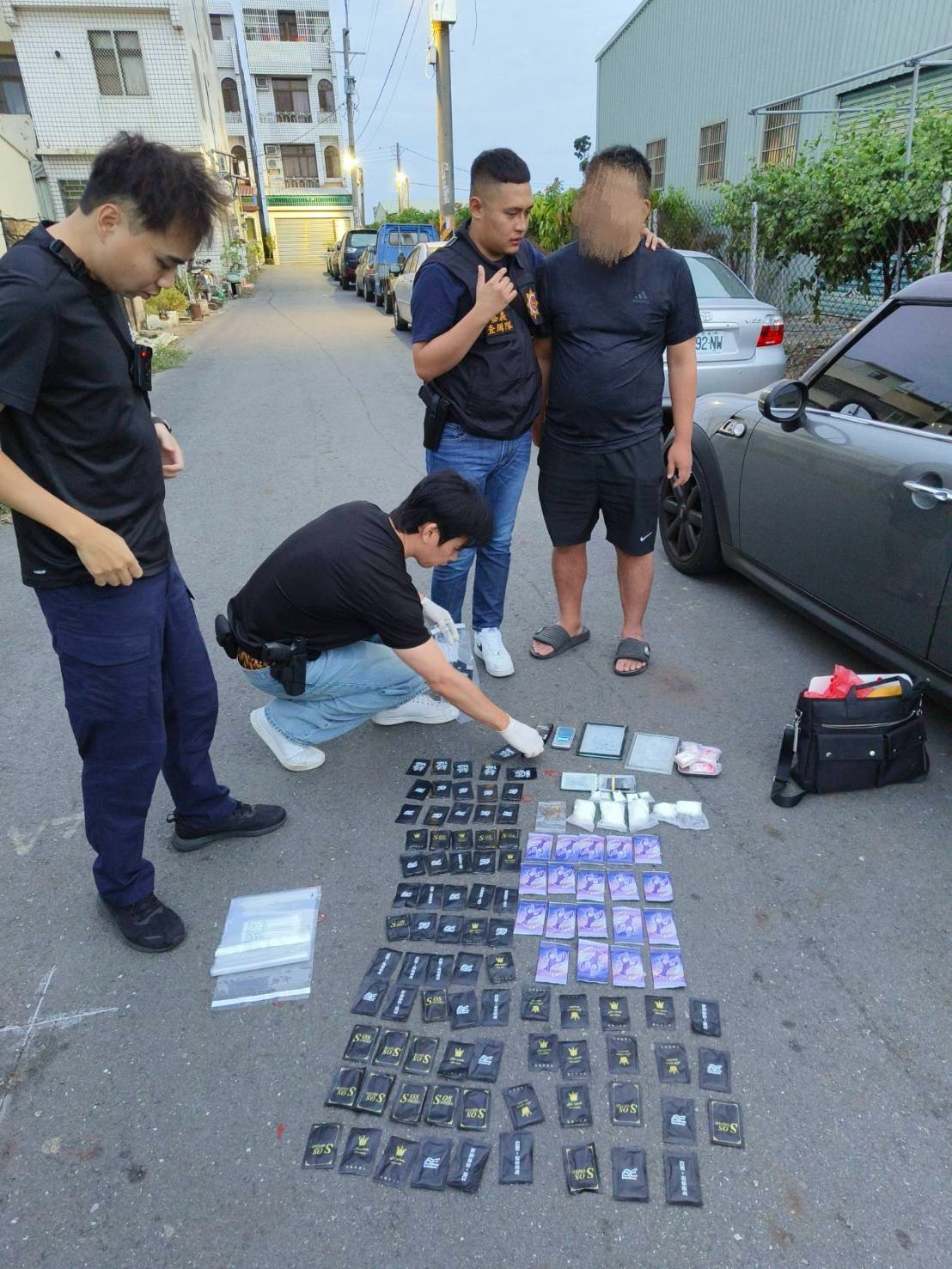 毒販也愛「追星」!車用影音主機藏毒 海巡警破獲星座毒咖啡包工廠